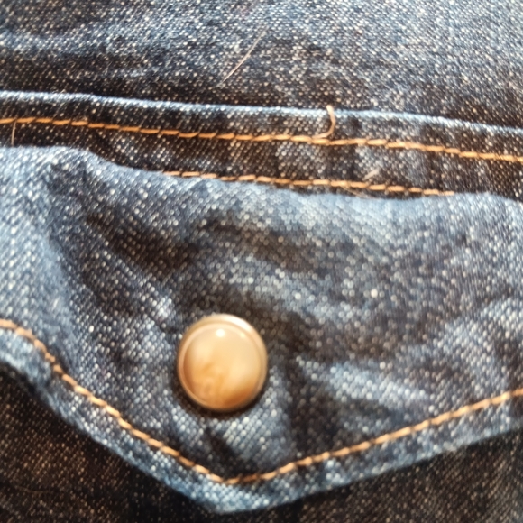 Classic fit western women's pearl snap denim - Picture 5 of 6
